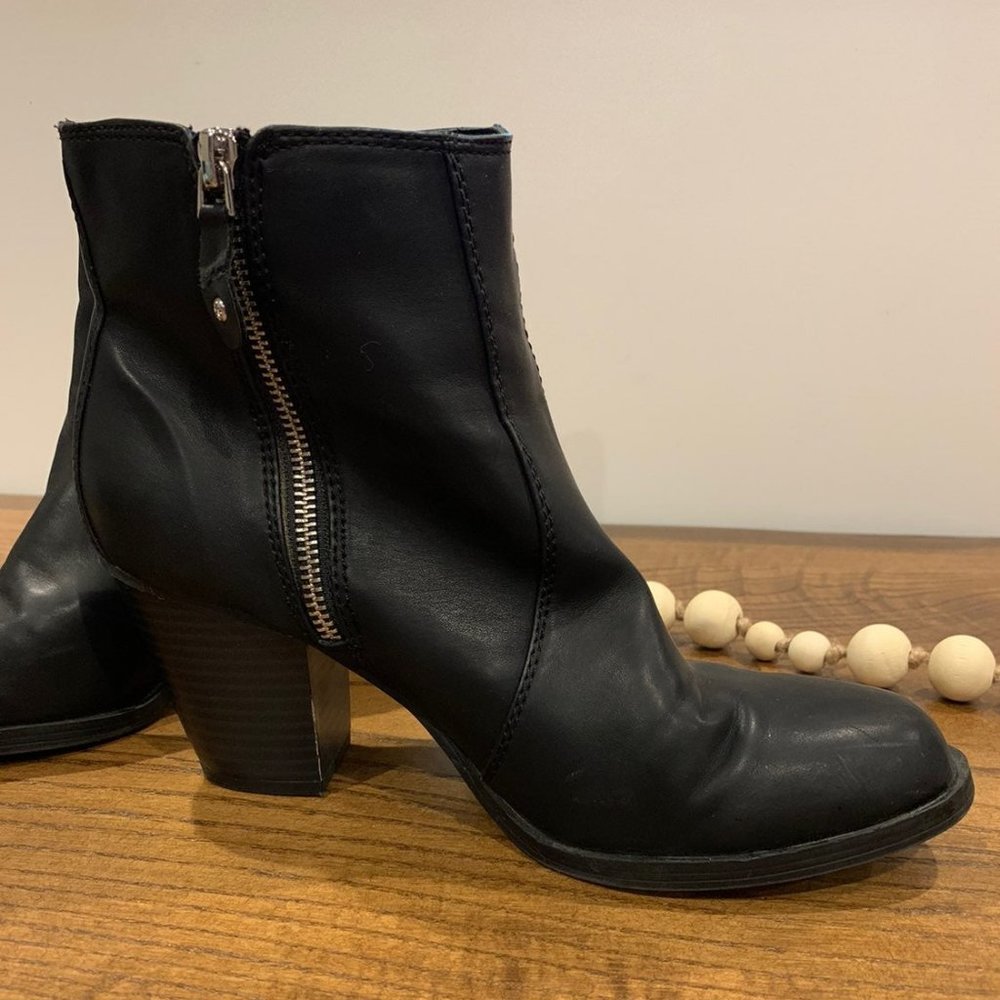 Simply Vera Wang Ankle Booties